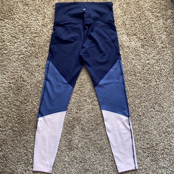 Women’s Old Navy Workout Leggings - Picture 2 of 4